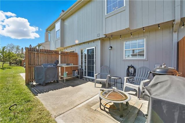 5623 NW Sunrise Meadow Circle, Lee's Summit, MO 64064