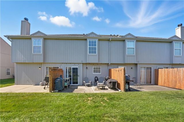 5623 NW Sunrise Meadow Circle, Lee's Summit, MO 64064