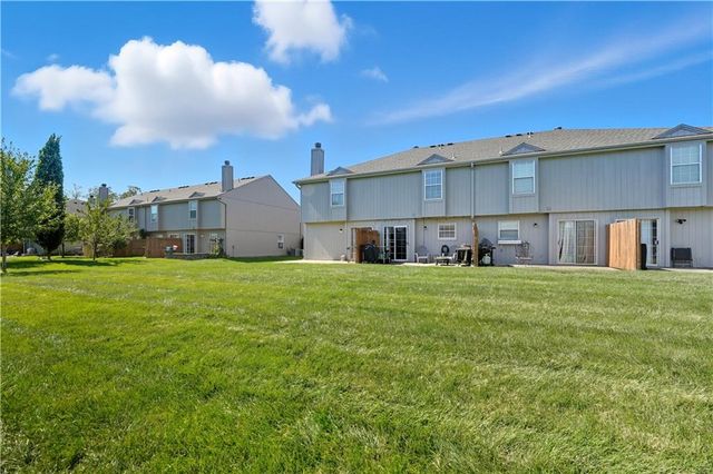 5623 NW Sunrise Meadow Circle, Lee's Summit, MO 64064