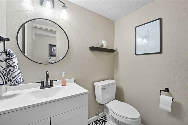 5623 NW Sunrise Meadow Circle, Lee's Summit, MO 64064