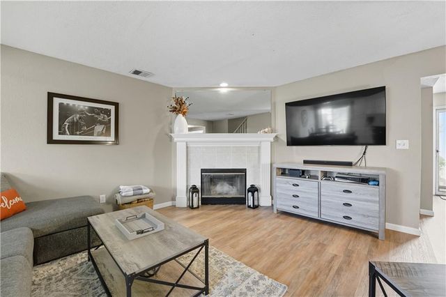 5623 NW Sunrise Meadow Circle, Lee's Summit, MO 64064