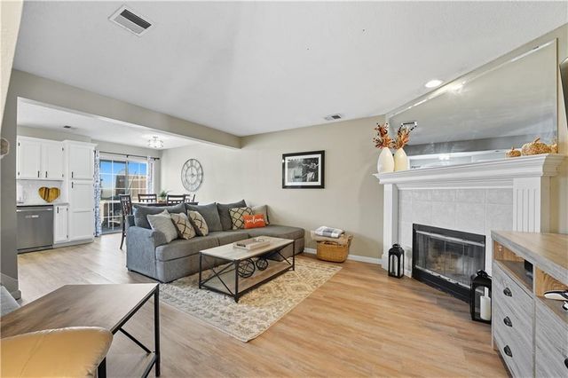 5623 NW Sunrise Meadow Circle, Lee's Summit, MO 64064