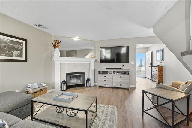 5623 NW Sunrise Meadow Circle, Lee's Summit, MO 64064