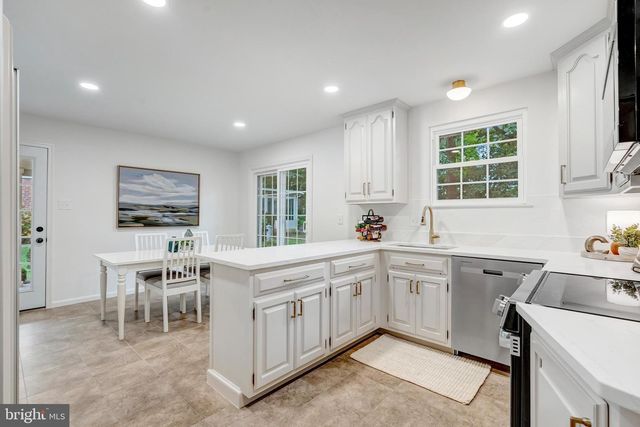 5002 GAINSBOROUGH DR, Fairfax, VA 22032