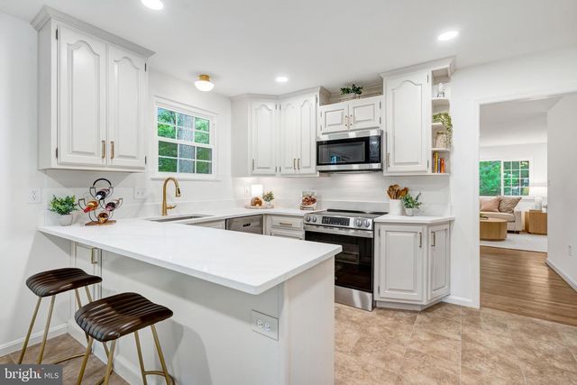 5002 GAINSBOROUGH DR, Fairfax, VA 22032