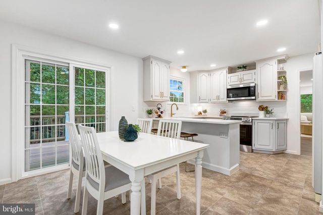 5002 GAINSBOROUGH DR, Fairfax, VA 22032