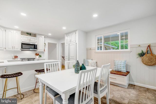 5002 GAINSBOROUGH DR, Fairfax, VA 22032