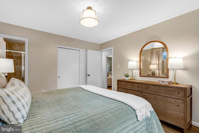 5002 GAINSBOROUGH DR, Fairfax, VA 22032