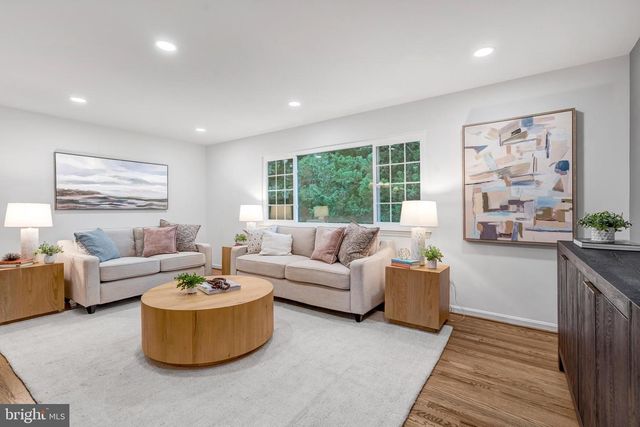 5002 GAINSBOROUGH DR, Fairfax, VA 22032