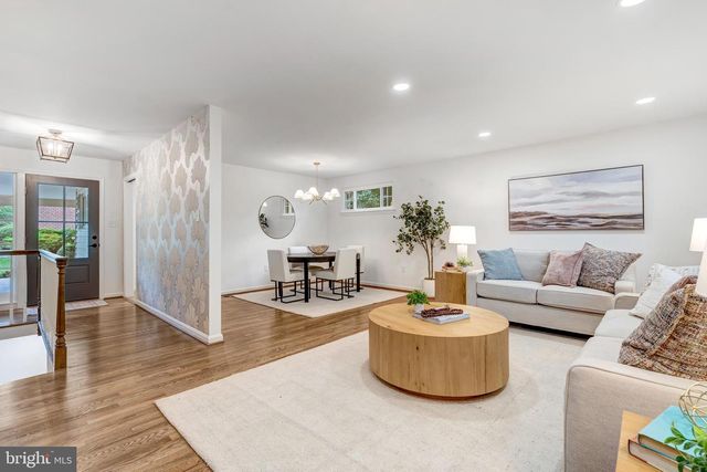 5002 GAINSBOROUGH DR, Fairfax, VA 22032