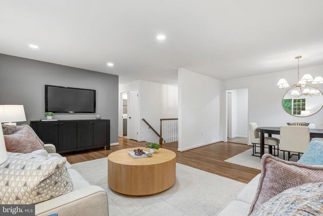 5002 GAINSBOROUGH DR, Fairfax, VA 22032