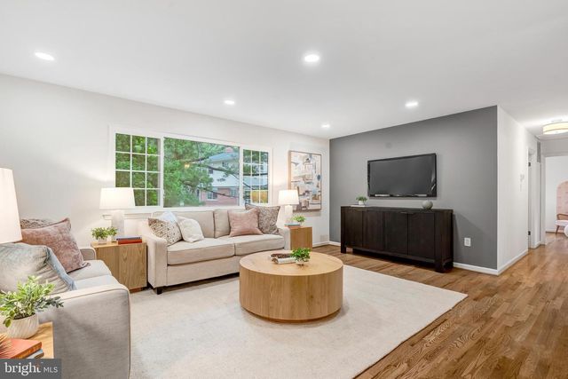 5002 GAINSBOROUGH DR, Fairfax, VA 22032