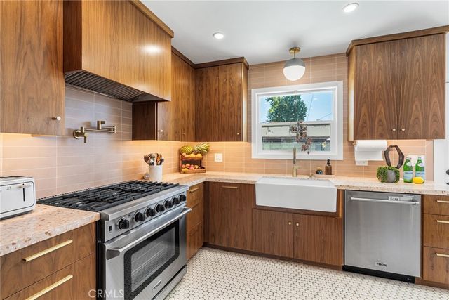 2410 W Broadway, Anaheim, CA 92804