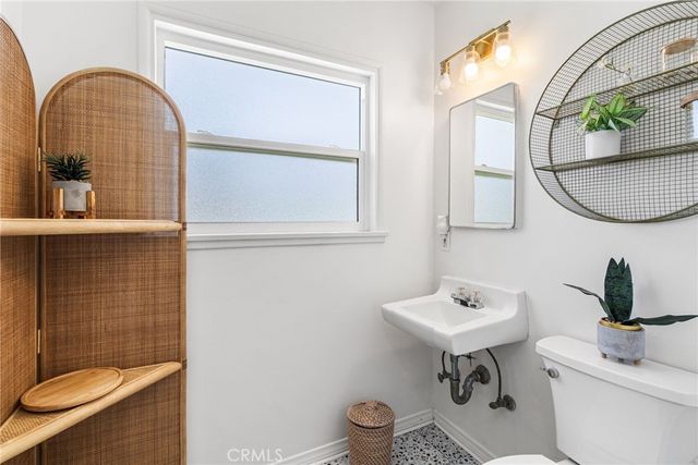 2410 W Broadway, Anaheim, CA 92804
