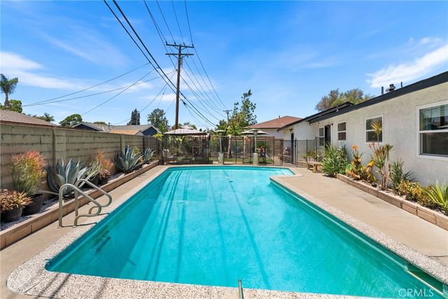 2410 W Broadway, Anaheim, CA 92804