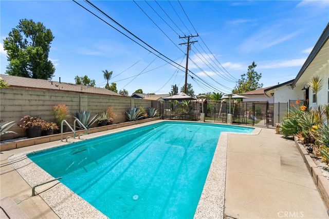 2410 W Broadway, Anaheim, CA 92804