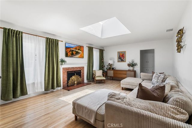 2410 W Broadway, Anaheim, CA 92804