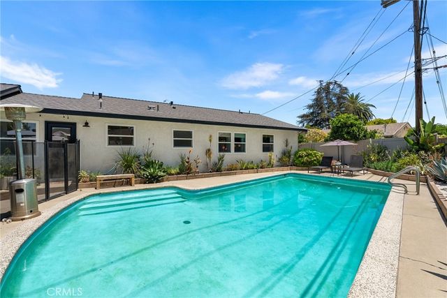 2410 W Broadway, Anaheim, CA 92804