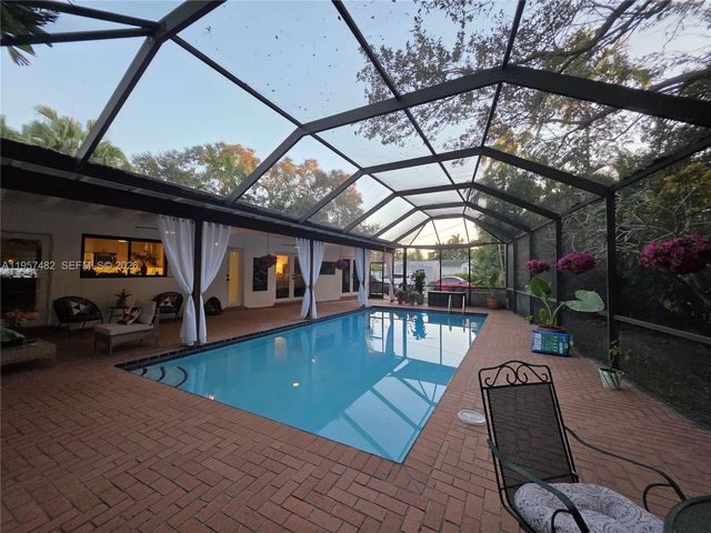 9860 SW 140th St, Miami, FL 33176