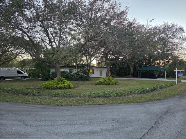 9860 SW 140th St, Miami, FL 33176