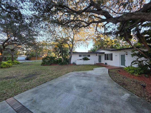 9860 SW 140th St, Miami, FL 33176