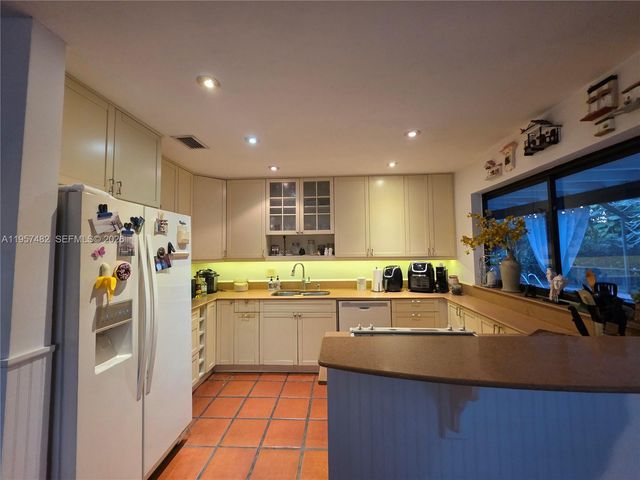 9860 SW 140th St, Miami, FL 33176