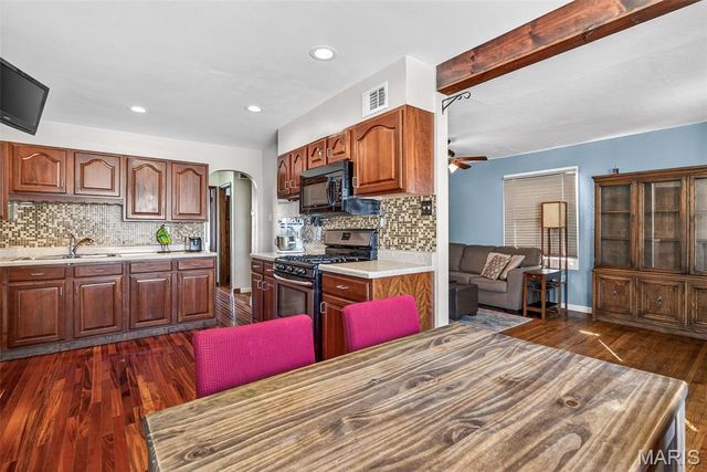 9406 Mackenzie Road, Affton, MO 63123