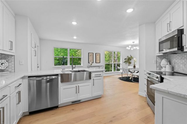 12 Lyndhurst Drive, Bella Vista, AR 72714