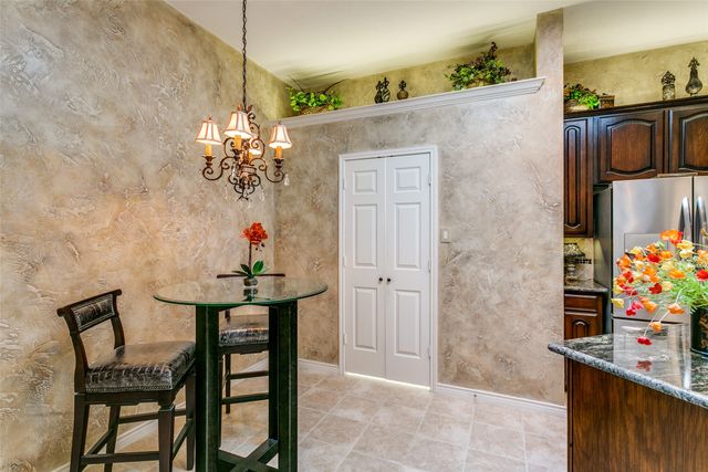 303 Old York Road, Irving, TX 75063