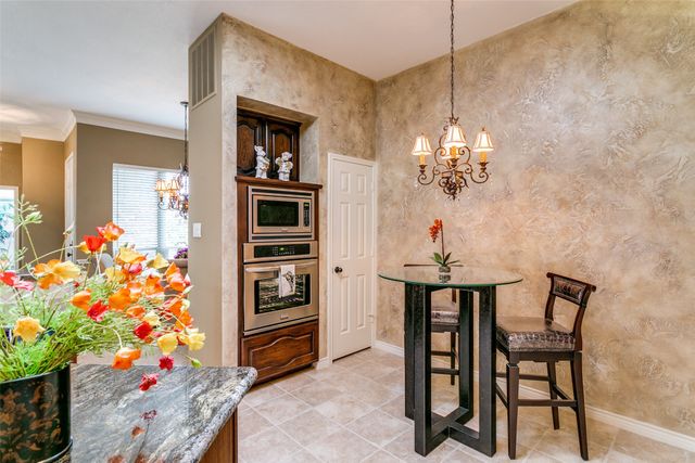 303 Old York Road, Irving, TX 75063