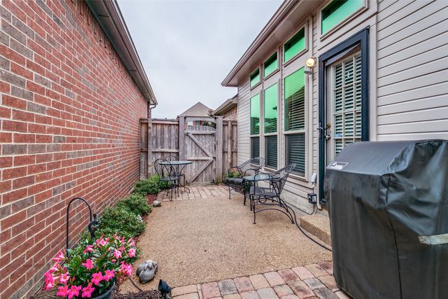 303 Old York Road, Irving, TX 75063