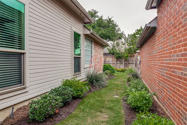 303 Old York Road, Irving, TX 75063