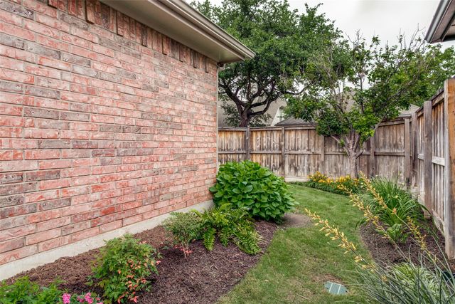 303 Old York Road, Irving, TX 75063