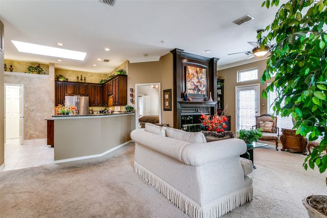 303 Old York Road, Irving, TX 75063