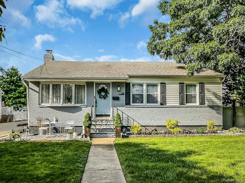 116 Woods Avenue, Malverne, NY 11565