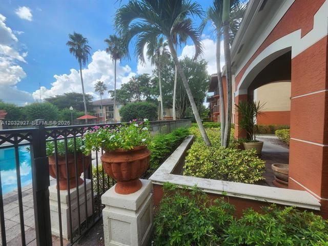 4155 N Haverhill Road 1402, West Palm Beach, FL 33417