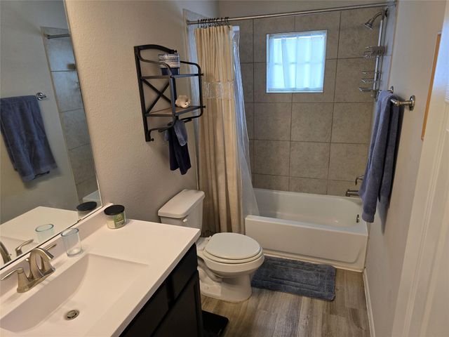 1942 Bending Green Drive, Rosharon, TX 77583