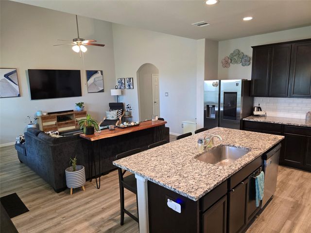 1942 Bending Green Drive, Rosharon, TX 77583