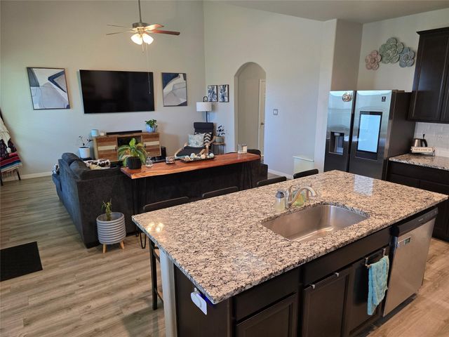 1942 Bending Green Drive, Rosharon, TX 77583