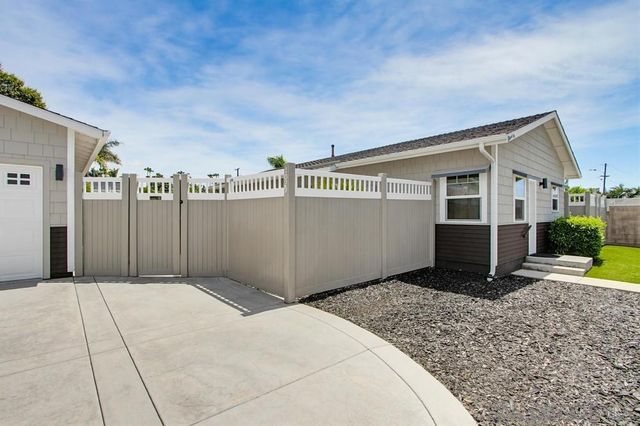1027 Knowles Ave, Carlsbad, CA 92008