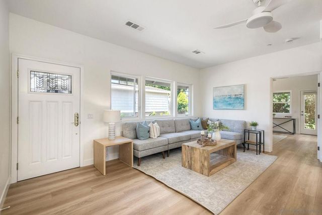 1027 Knowles Ave, Carlsbad, CA 92008