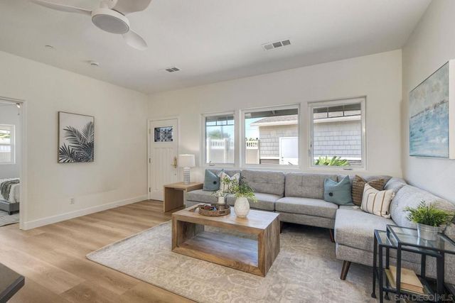 1027 Knowles Ave, Carlsbad, CA 92008