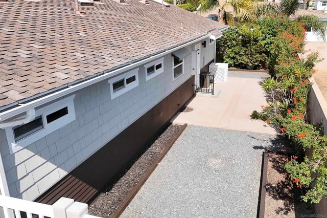 1027 Knowles Ave, Carlsbad, CA 92008