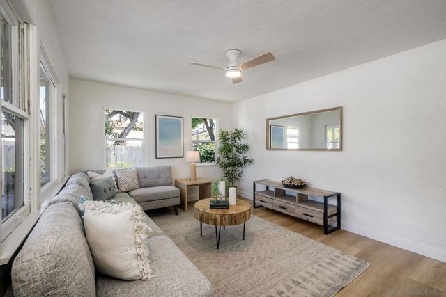 1027 Knowles Ave, Carlsbad, CA 92008