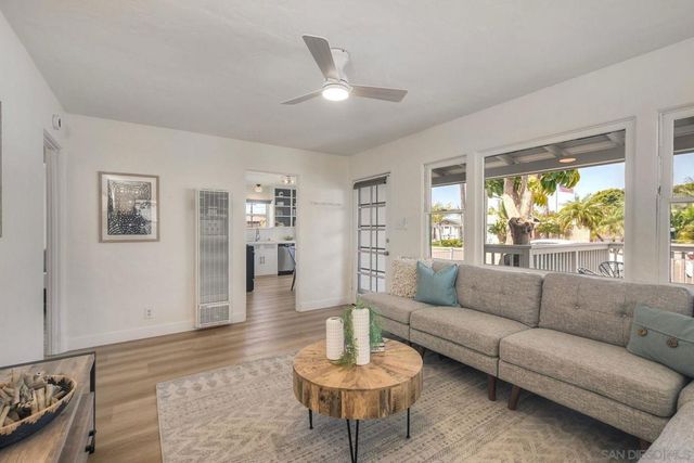 1027 Knowles Ave, Carlsbad, CA 92008