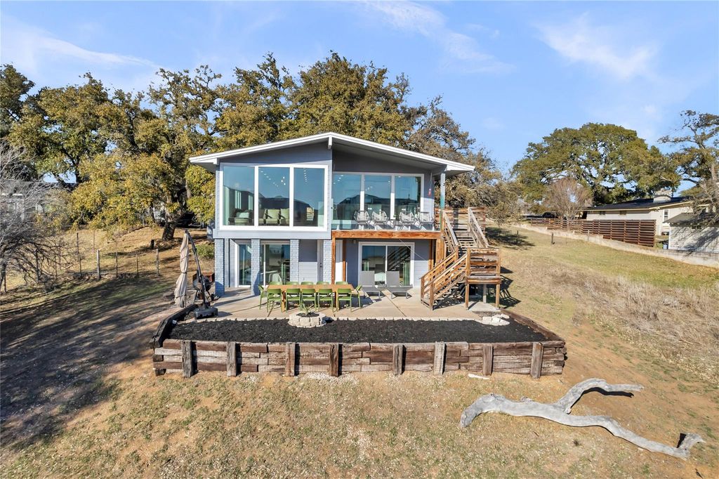 4306 River Oaks DR, Kingsland, TX 78639