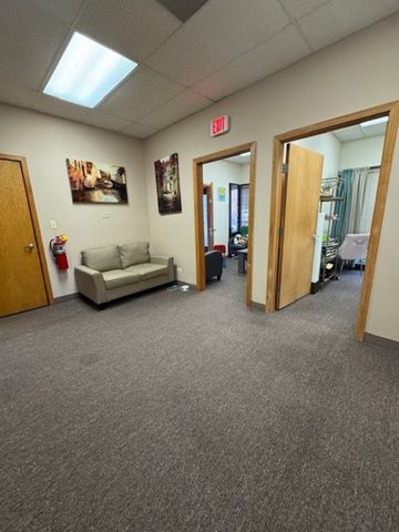 925 N Plum Grove Road, Schaumburg, IL 60173