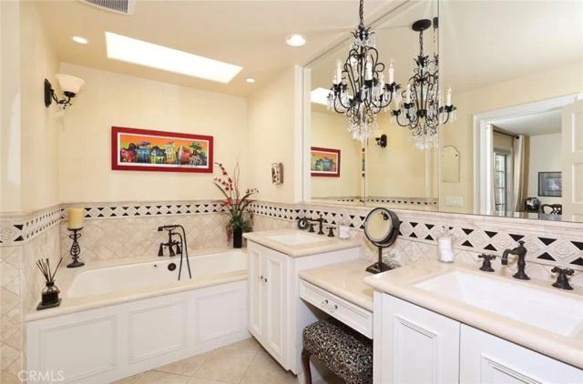 486 Locust Street, Laguna Beach, CA 92651