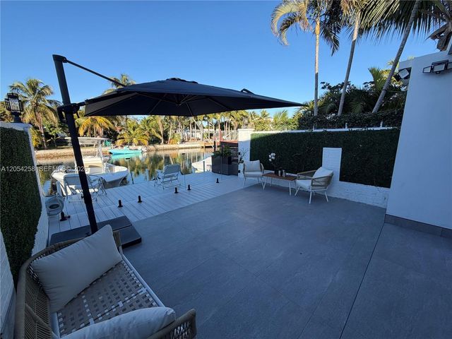 1955 NE 123rd St, North Miami, FL 33181