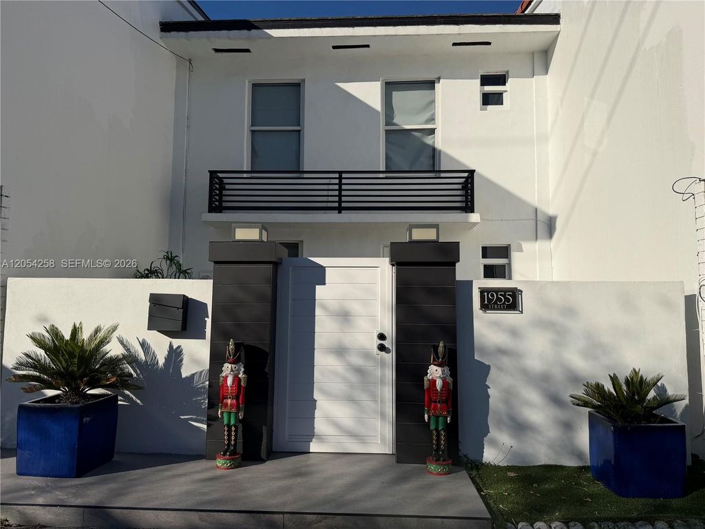 1955 NE 123rd St, North Miami, FL 33181